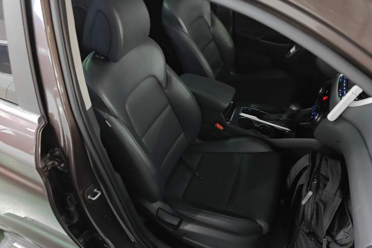 Used Hyundai Tucson 2015 1.6T Dual-Clutch Two-Wheel-Drive Smart Model Right Front Seat