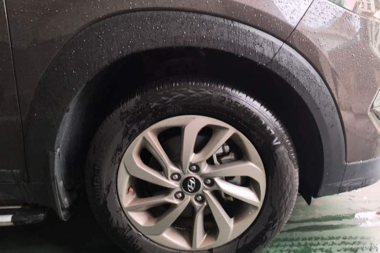 Used Hyundai Tucson 2015 1.6T Dual-Clutch Two-Wheel-Drive Smart Model Right Front Wheel Hub
