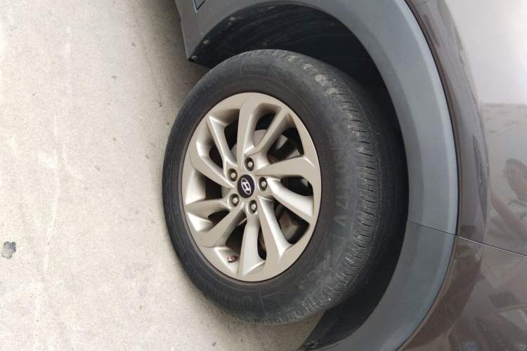 Used Hyundai Tucson 2015 1.6T Dual-Clutch Two-Wheel-Drive Smart Model Right Front Wheel Hub