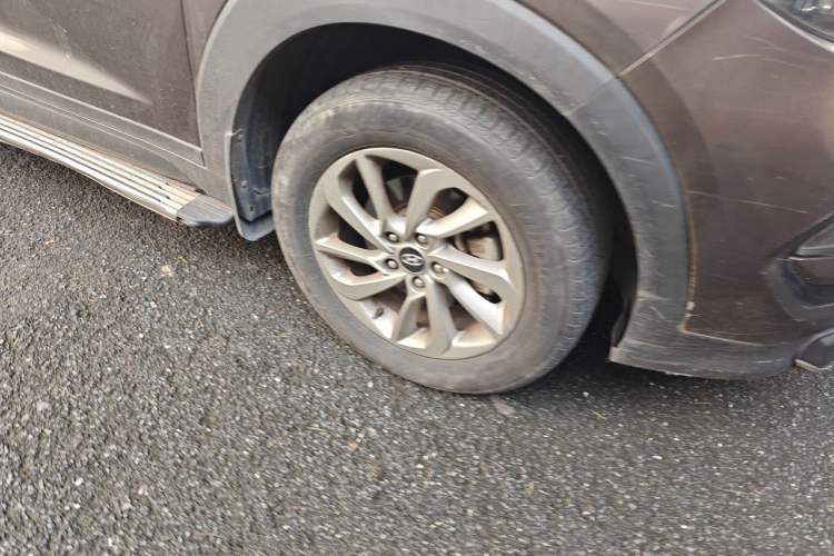 Used Hyundai Tucson 2015 1.6T Dual-Clutch Two-Wheel-Drive Smart Model Right Front Wheel Hub