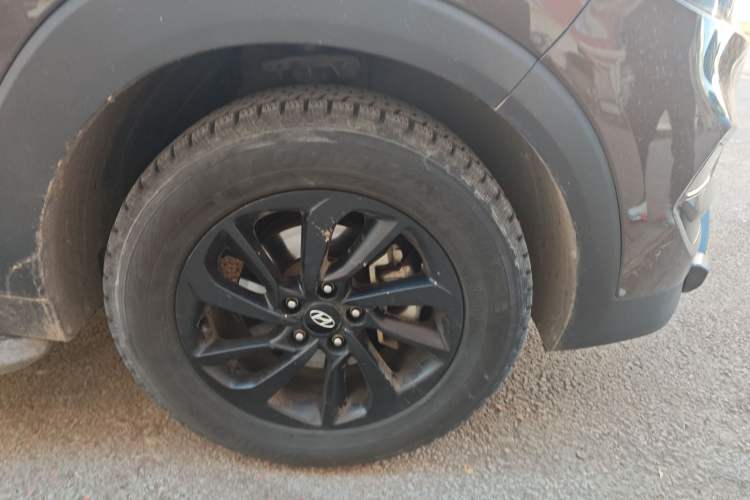 Used Hyundai Tucson 2015 1.6T Dual-Clutch Two-Wheel-Drive Smart Model Right Front Wheel Hub