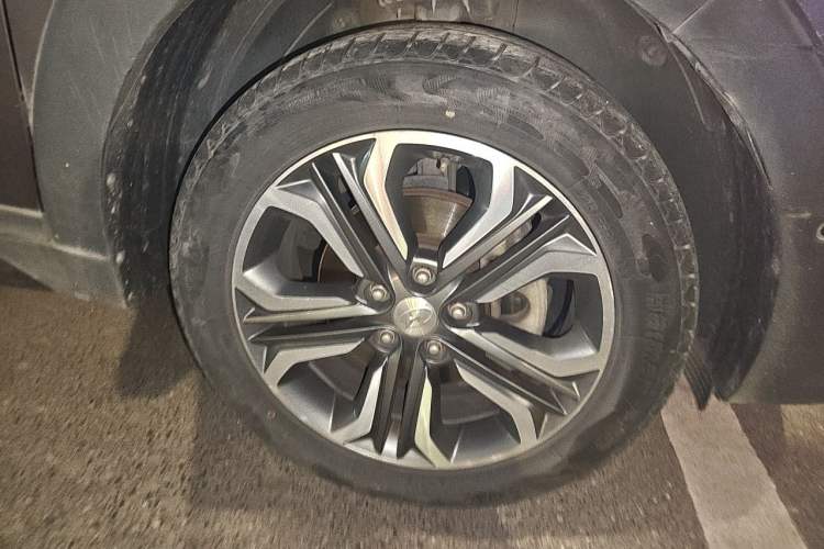 Used Hyundai Tucson 2015 1.6T Dual-Clutch Four-Wheel Drive Flagship Model Right Front Wheel Hub