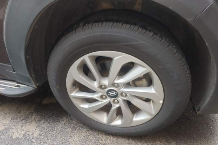 Used Hyundai Tucson 2015 1.6T Dual-Clutch Two-Wheel-Drive Smart Model Right Front Wheel Hub