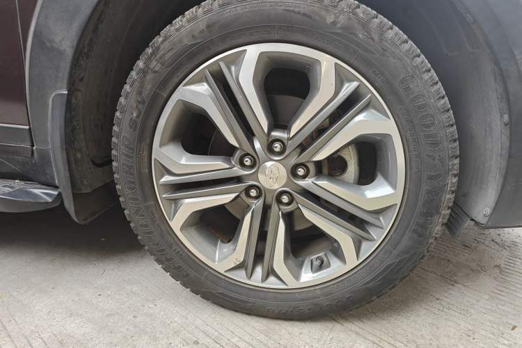 Used Hyundai Tucson 2015 1.6T Dual-Clutch Two-Wheel-Drive Leading Model Right Front Wheel Hub