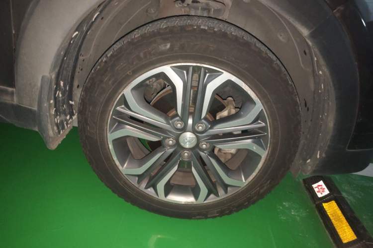 Used Hyundai Tucson 2015 1.6T Dual-Clutch Two-Wheel-Drive Leading Model Right Front Wheel Hub