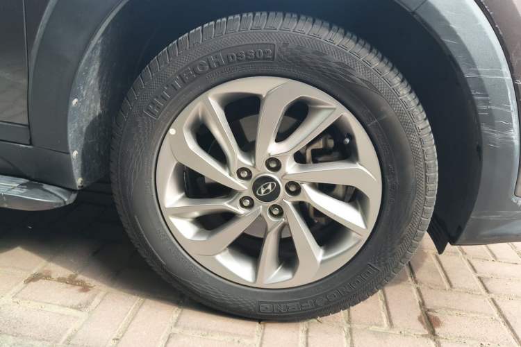 Used Hyundai Tucson 2015 1.6T Dual-Clutch Two-Wheel-Drive Smart Model Right Front Wheel Hub