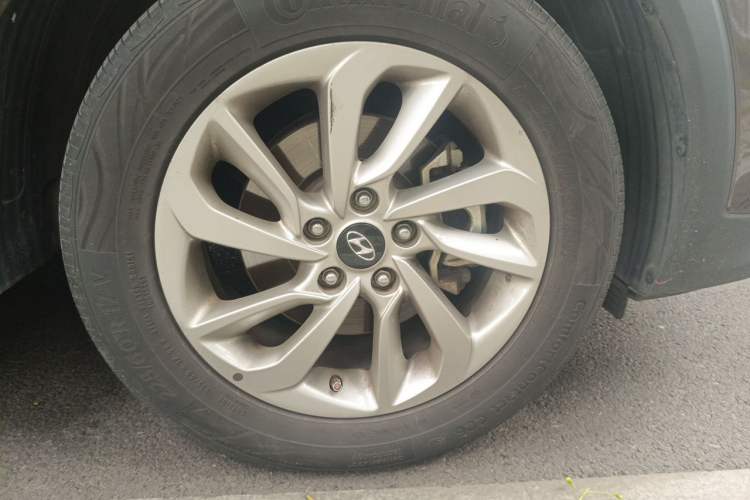 Used Hyundai Tucson 2015 1.6T Dual-Clutch Two-Wheel-Drive Smart Model Right Front Wheel Hub