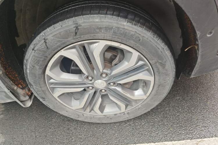 Used Hyundai Tucson 2015 1.6T Dual-Clutch Four-Wheel Drive Flagship Model Right Front Wheel Hub