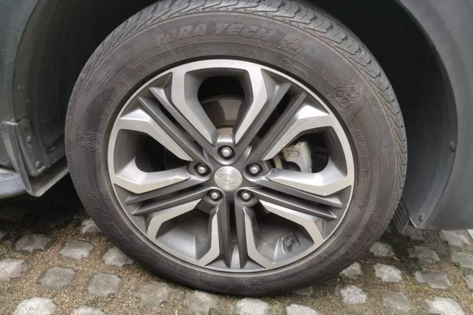 Used Hyundai Tucson 2015 1.6T Dual-Clutch Four-Wheel Drive Flagship Model Right Front Wheel Hub