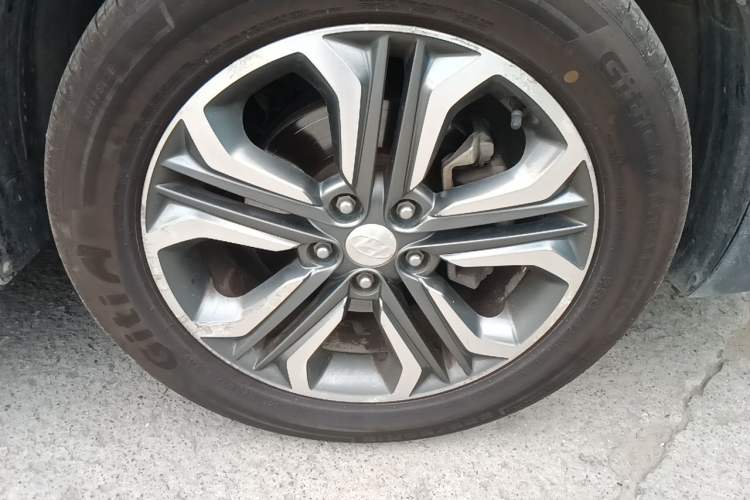 Used Hyundai Tucson 2015 1.6T Dual-Clutch Two-Wheel-Drive Leading Model Right Front Wheel Hub