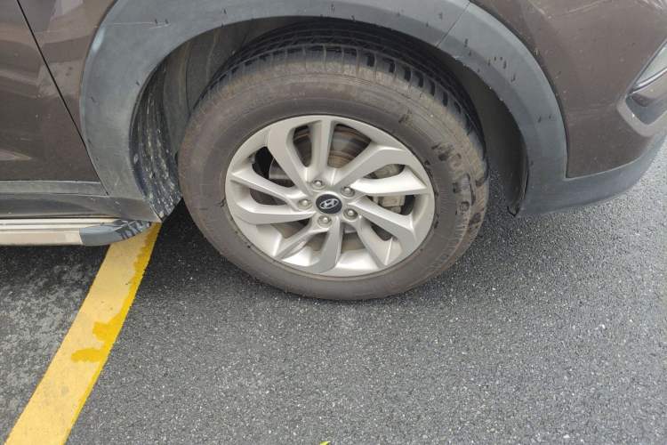Used Hyundai Tucson 2015 1.6T Dual-Clutch Two-Wheel-Drive Smart Model Right Front Wheel Hub
