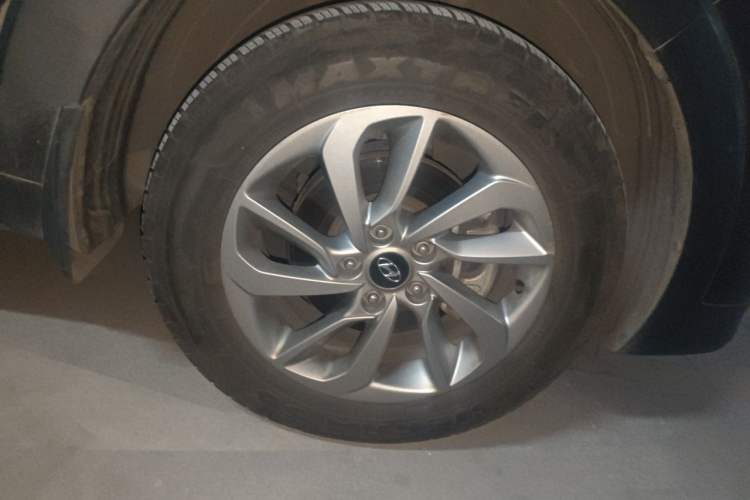 Used Hyundai Tucson 2015 1.6T Dual-Clutch Two-Wheel-Drive Smart Model Right Front Wheel Hub