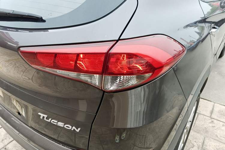 Used Hyundai Tucson 2015 1.6T Dual-Clutch Two-Wheel-Drive Smart Model Right Rear Taillight