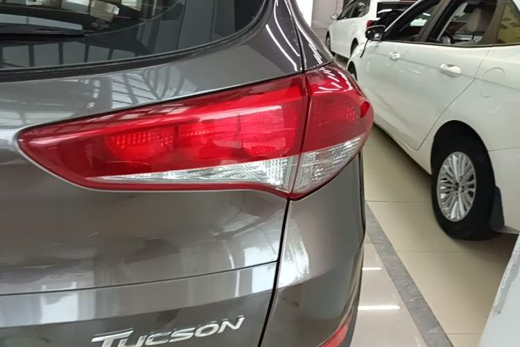 Used Hyundai Tucson 2015 1.6T Dual-Clutch Two-Wheel-Drive Smart Model Right Rear Taillight
