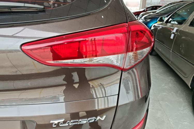 Used Hyundai Tucson 2015 1.6T Dual-Clutch Two-Wheel-Drive Smart Model Right Rear Taillight