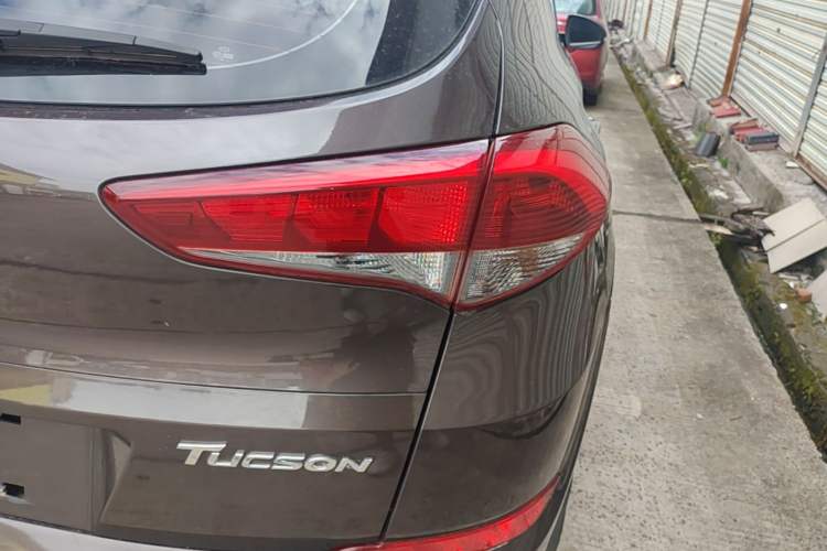 Used Hyundai Tucson 2015 1.6T Dual-Clutch Two-Wheel-Drive Smart Model Right Rear Taillight