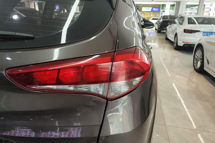 Used Hyundai Tucson 2015 1.6T Dual-Clutch Two-Wheel-Drive Smart Model Right Rear Taillight