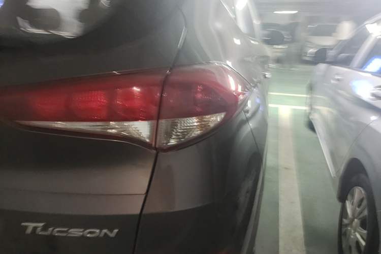 Used Hyundai Tucson 2015 1.6T Dual-Clutch Two-Wheel-Drive Smart Model Right Rear Taillight
