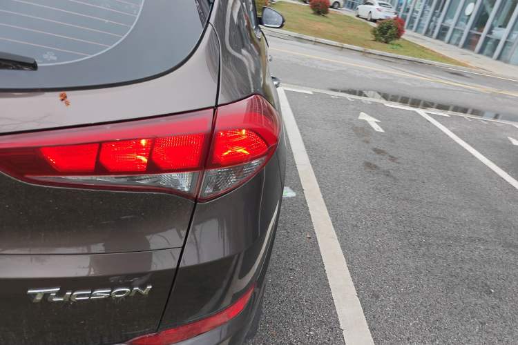 Used Hyundai Tucson 2015 1.6T Dual-Clutch Two-Wheel-Drive Smart Model Right Rear Taillight