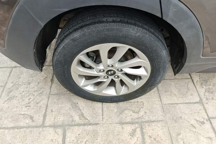 Used Hyundai Tucson 2015 1.6T Dual-Clutch Two-Wheel-Drive Smart Model Right Rear Wheel Hub