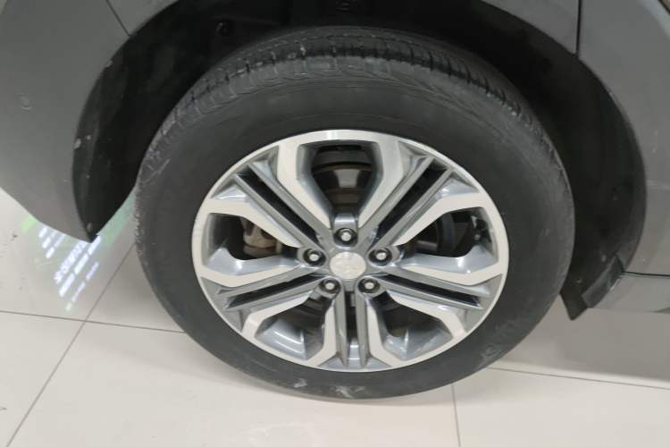 Used Hyundai Tucson 2015 1.6T Dual-Clutch Four-Wheel Drive Flagship Model Right Rear Wheel Hub