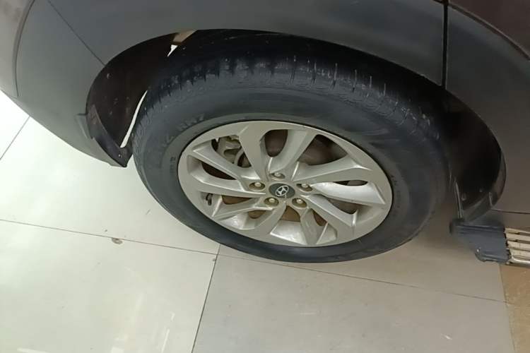 Used Hyundai Tucson 2015 1.6T Dual-Clutch Two-Wheel-Drive Smart Model Right Rear Wheel Hub