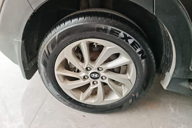 Used Hyundai Tucson 2015 1.6T Dual-Clutch Two-Wheel-Drive Smart Model Right Rear Wheel Hub