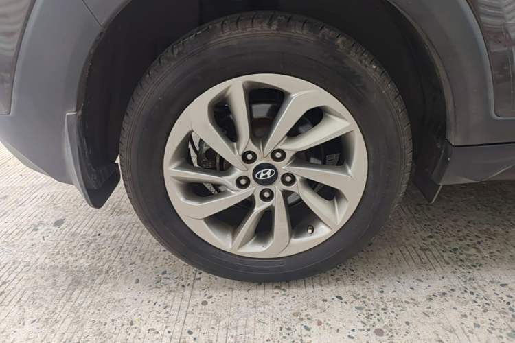 Used Hyundai Tucson 2015 1.6T Dual-Clutch Two-Wheel-Drive Smart Model Right Rear Wheel Hub