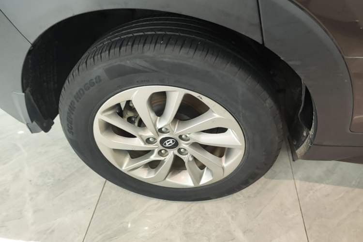 Used Hyundai Tucson 2015 1.6T Dual-Clutch Two-Wheel-Drive Smart Model Right Rear Wheel Hub