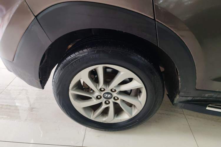 Used Hyundai Tucson 2015 1.6T Dual-Clutch Two-Wheel-Drive Smart Model Right Rear Wheel Hub