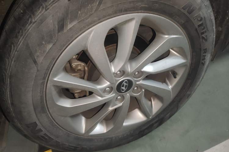 Used Hyundai Tucson 2015 1.6T Dual-Clutch Two-Wheel-Drive Smart Model Right Rear Wheel Hub