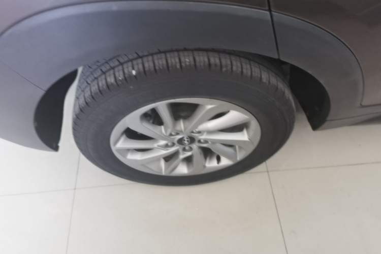 Used Hyundai Tucson 2015 1.6T Dual-Clutch Two-Wheel-Drive Smart Model Right Rear Wheel Hub
