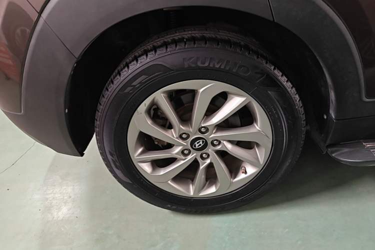 Used Hyundai Tucson 2015 1.6T Dual-Clutch Two-Wheel-Drive Smart Model Right Rear Wheel Hub