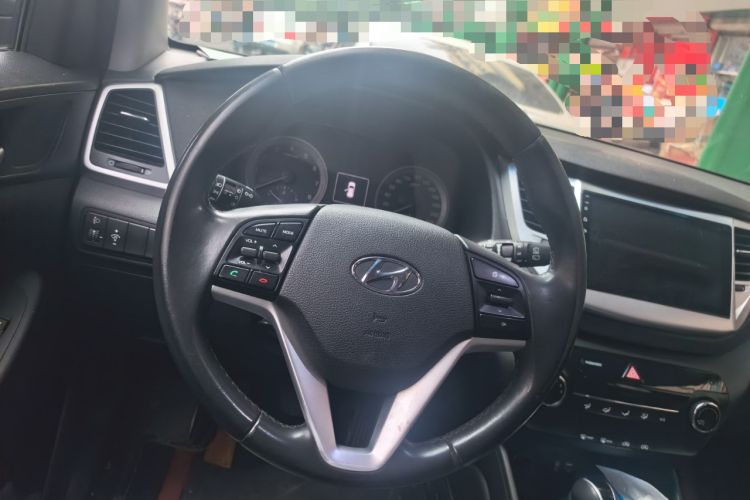 Used Hyundai Tucson 2015 2.0L Automatic Two-Wheel Drive Smart Version Steering Wheel