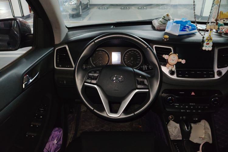 Used Hyundai Tucson 2015 1.6T Dual-Clutch Two-Wheel-Drive Smart Model Steering Wheel