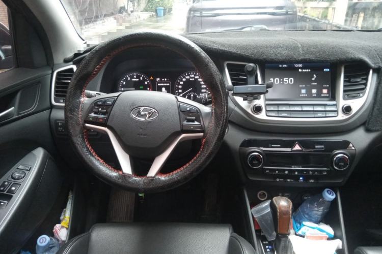 Used Hyundai Tucson 2015 1.6T Dual-Clutch Two-Wheel-Drive Smart Model Steering Wheel