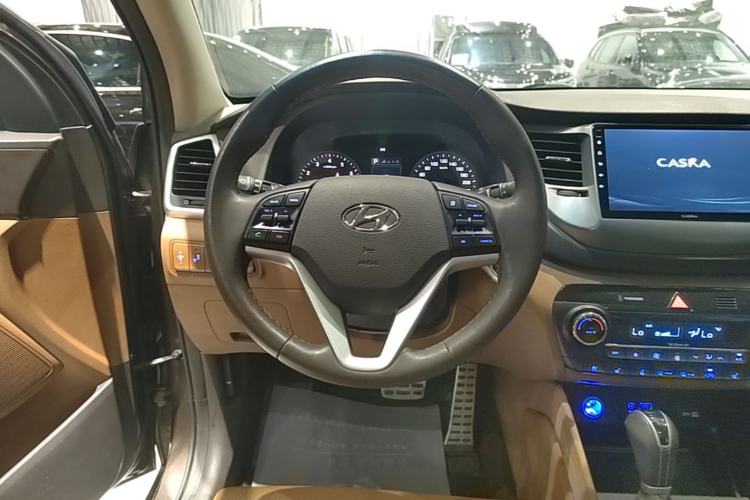 Used Hyundai Tucson 2015 1.6T Dual-Clutch Four-Wheel Drive Flagship Model Steering Wheel