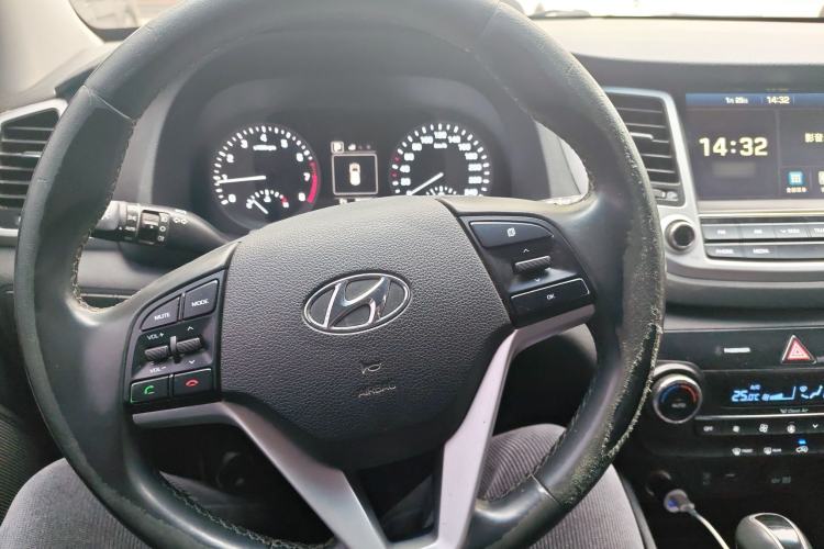 Used Hyundai Tucson 2015 1.6T Dual-Clutch Two-Wheel-Drive Smart Model Steering Wheel