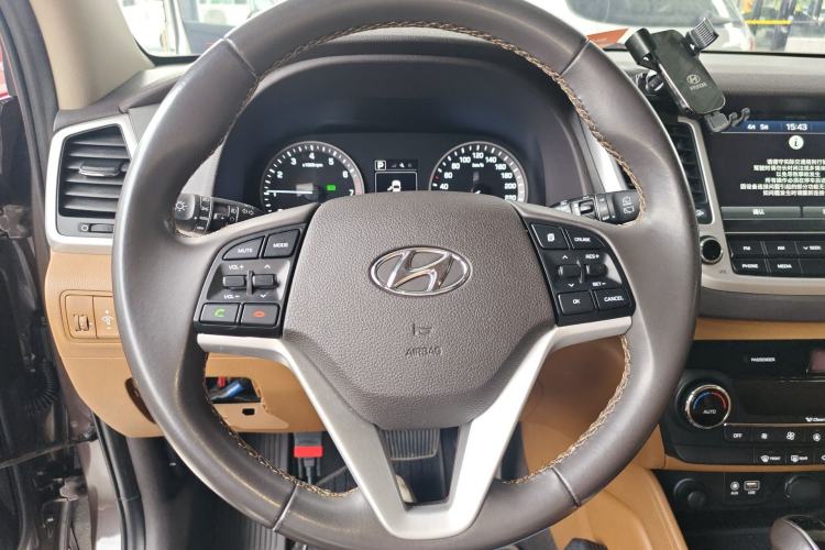 Used Hyundai Tucson 2015 1.6T Dual-Clutch Two-Wheel-Drive Leading Model Steering Wheel