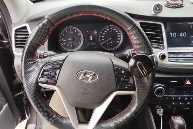 Used Hyundai Tucson 2015 1.6T Dual-Clutch Two-Wheel-Drive Smart Model Steering Wheel