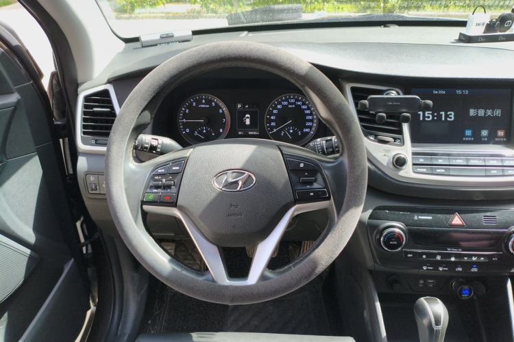 Used Hyundai Tucson 2015 1.6T Dual-Clutch Two-Wheel-Drive Smart Model Steering Wheel