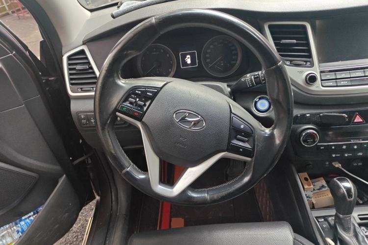 Used Hyundai Tucson 2015 1.6T Dual-Clutch Two-Wheel-Drive Smart Model Steering Wheel