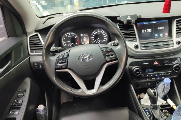 Used Hyundai Tucson 2015 1.6T Dual-Clutch Two-Wheel-Drive Smart Model Steering Wheel