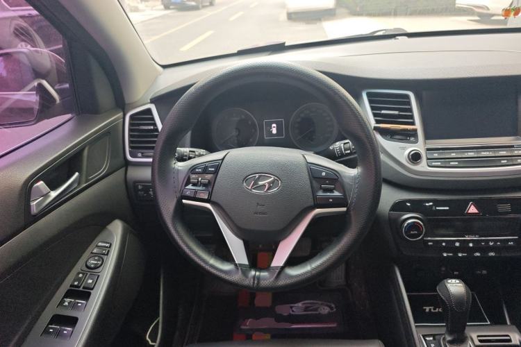 Used Hyundai Tucson 2015 1.6T Dual-Clutch Two-Wheel-Drive Leading Model Steering Wheel
