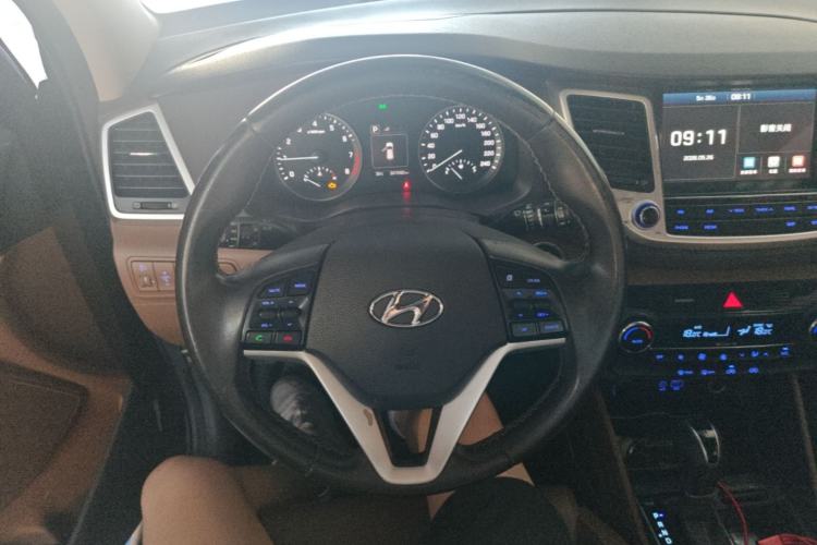 Used Hyundai Tucson 2015 1.6T Dual-Clutch Two-Wheel-Drive Smart Model Steering Wheel
