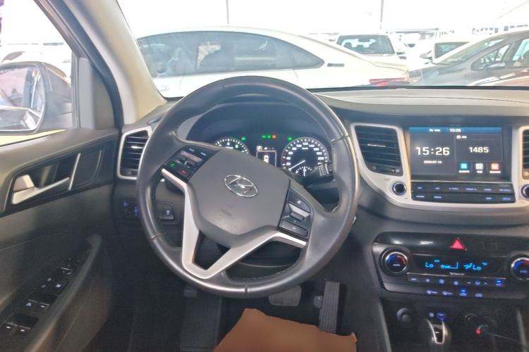 Used Hyundai Tucson 2015 1.6T Dual-Clutch Two-Wheel-Drive Smart Model Steering Wheel