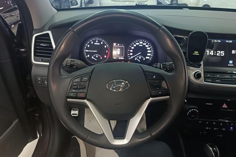 Used Hyundai Tucson 2015 1.6T Dual-Clutch Two-Wheel-Drive Smart Model Steering Wheel