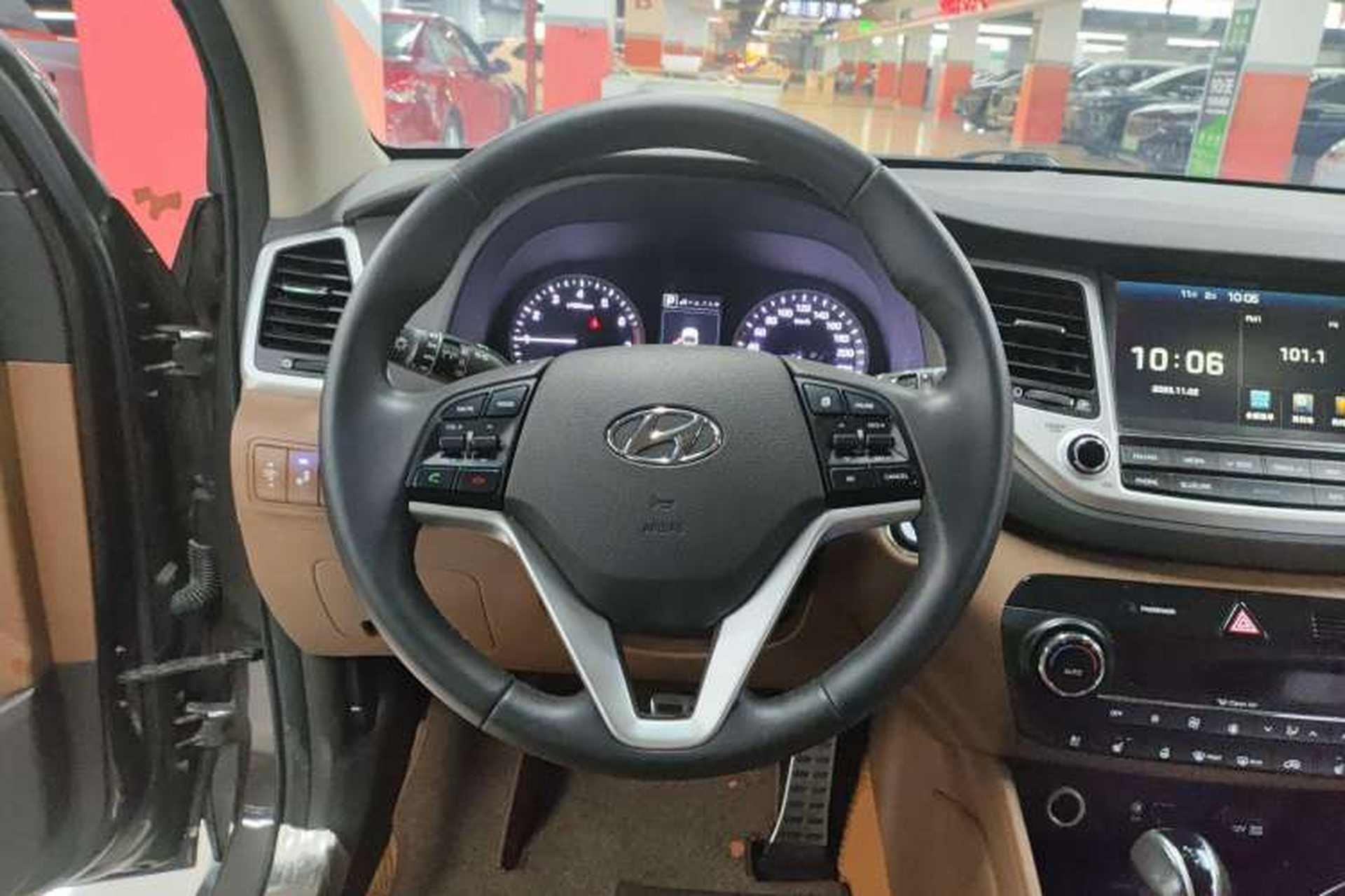 Used Hyundai Tucson 2015 1.6T Dual-Clutch Four-Wheel Drive Flagship Model Steering Wheel