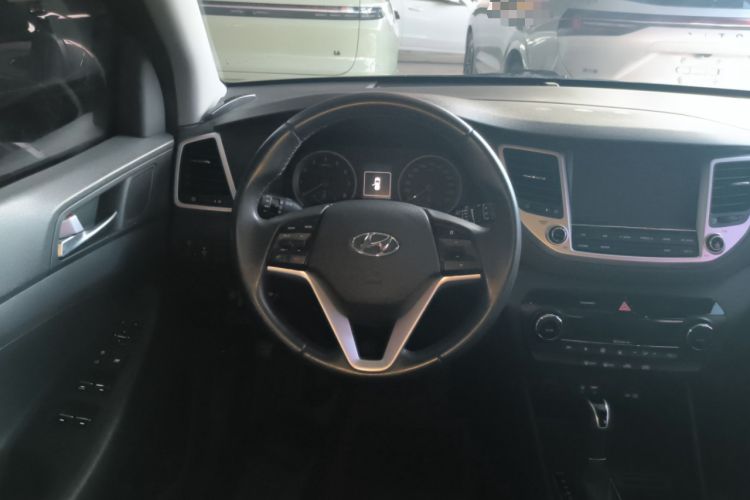Used Hyundai Tucson 2015 1.6T Dual-Clutch Two-Wheel-Drive Smart Model Steering Wheel