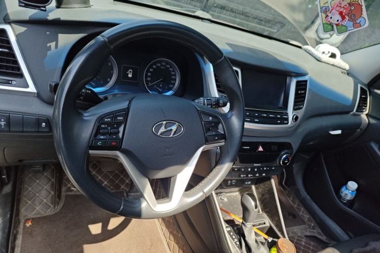 Used Hyundai Tucson 2015 1.6T Dual-Clutch Two-Wheel-Drive Smart Model Steering Wheel